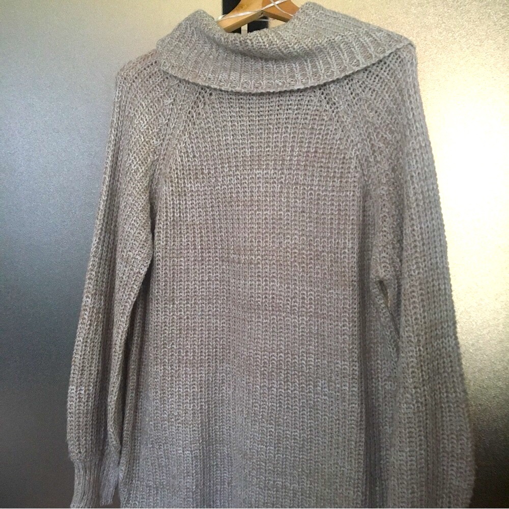 • Long sleeve Sweater dress with cowl neck sz medium